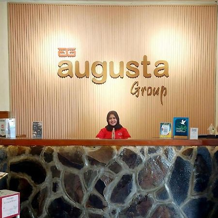 Augusta Sukabumi Hotel Экстерьер фото