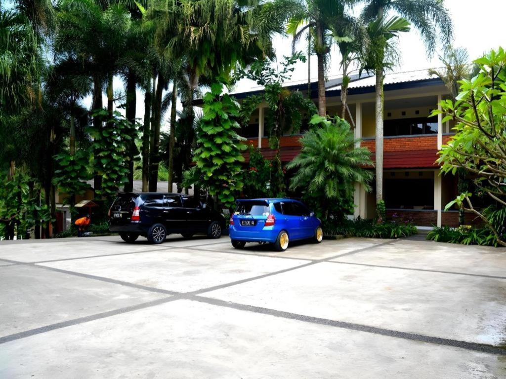 Augusta Sukabumi Hotel Экстерьер фото
