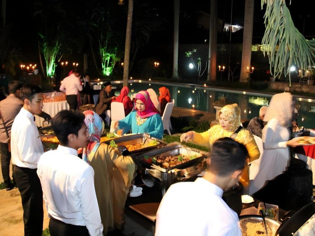 Augusta Sukabumi Hotel Экстерьер фото