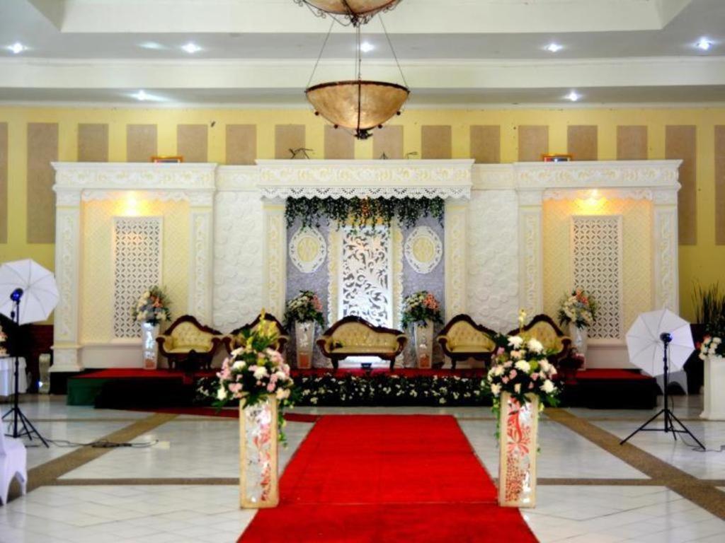 Augusta Sukabumi Hotel Экстерьер фото