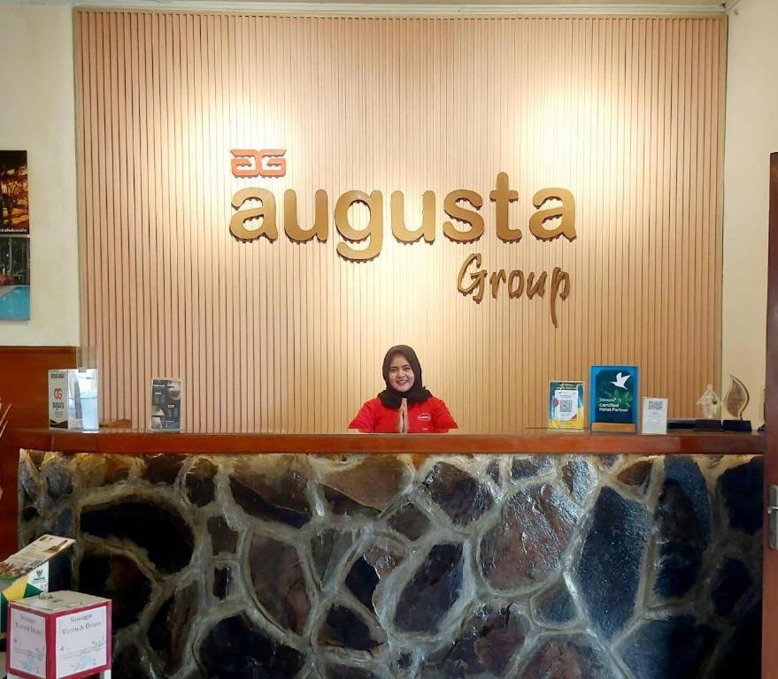Augusta Sukabumi Hotel Экстерьер фото