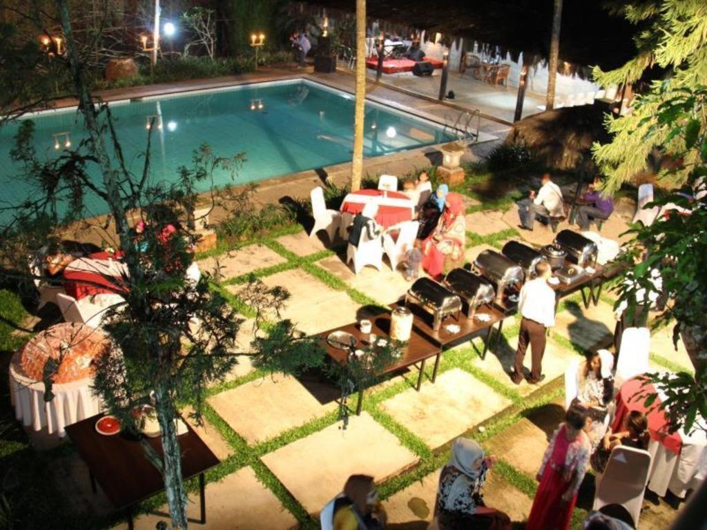 Augusta Sukabumi Hotel Экстерьер фото