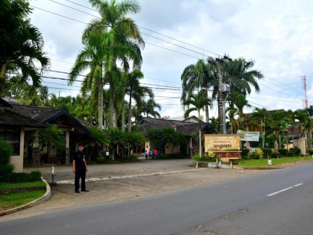 Augusta Sukabumi Hotel Экстерьер фото