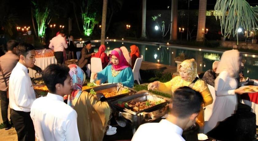 Augusta Sukabumi Hotel Экстерьер фото