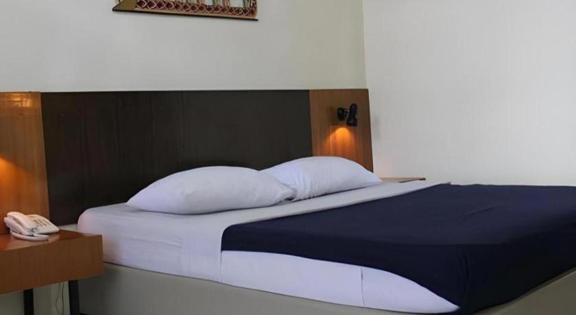 Augusta Sukabumi Hotel Экстерьер фото