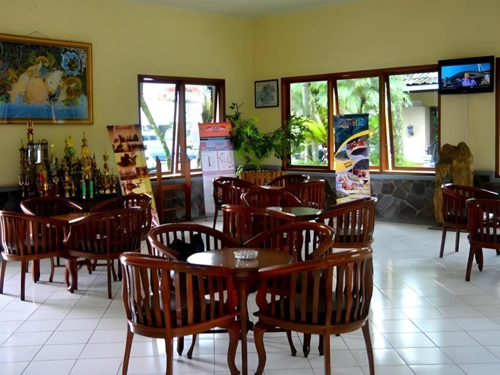 Augusta Sukabumi Hotel Экстерьер фото