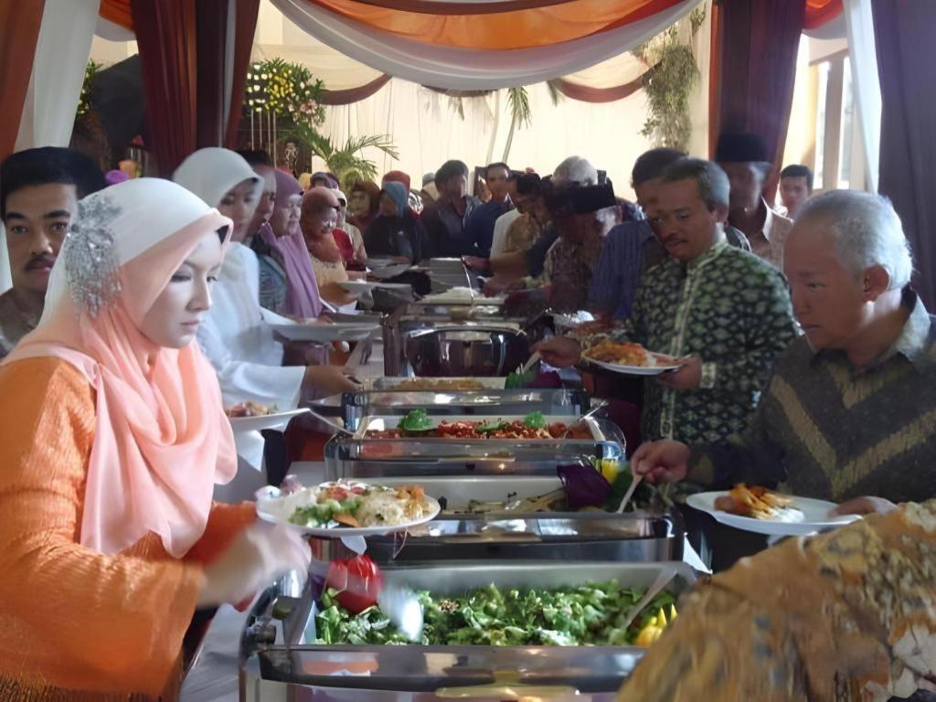 Augusta Sukabumi Hotel Экстерьер фото