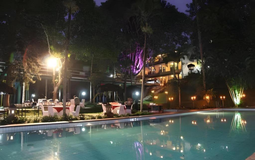 Augusta Sukabumi Hotel Экстерьер фото