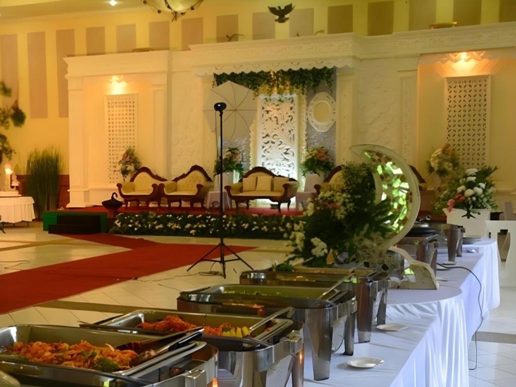 Augusta Sukabumi Hotel Экстерьер фото