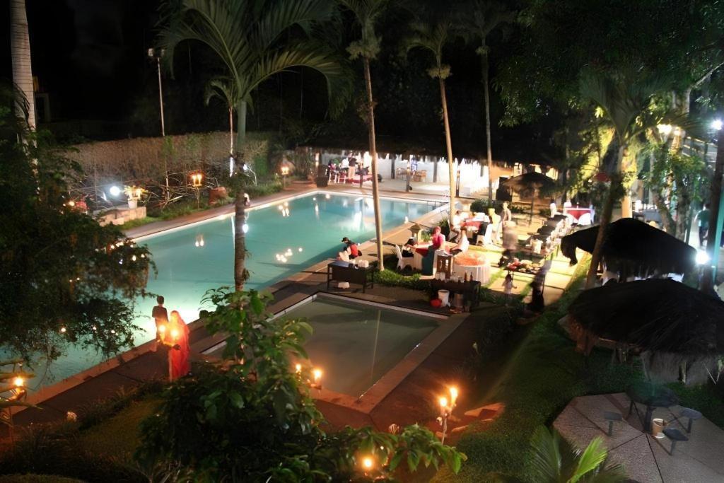Augusta Sukabumi Hotel Экстерьер фото