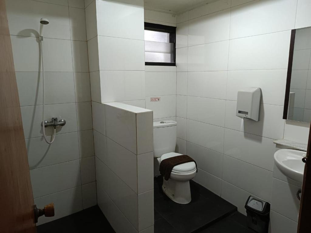 Augusta Sukabumi Hotel Экстерьер фото
