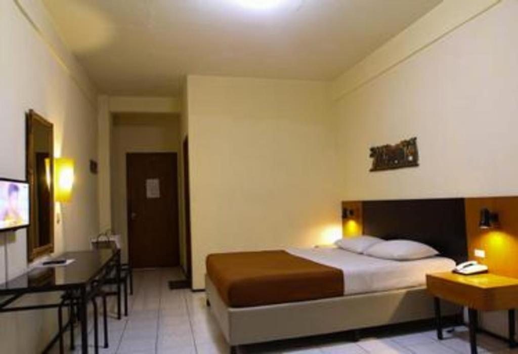 Augusta Sukabumi Hotel Экстерьер фото